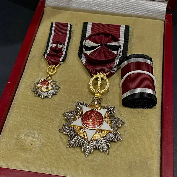 RARE Sharif Hussein Bin Ali  Independence Medal Set - Image 3