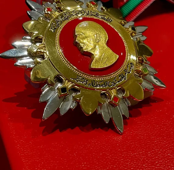 Rare Royal Order King Hussein Medal For Distinguished Giving - Al Tamaeoz - Image 8