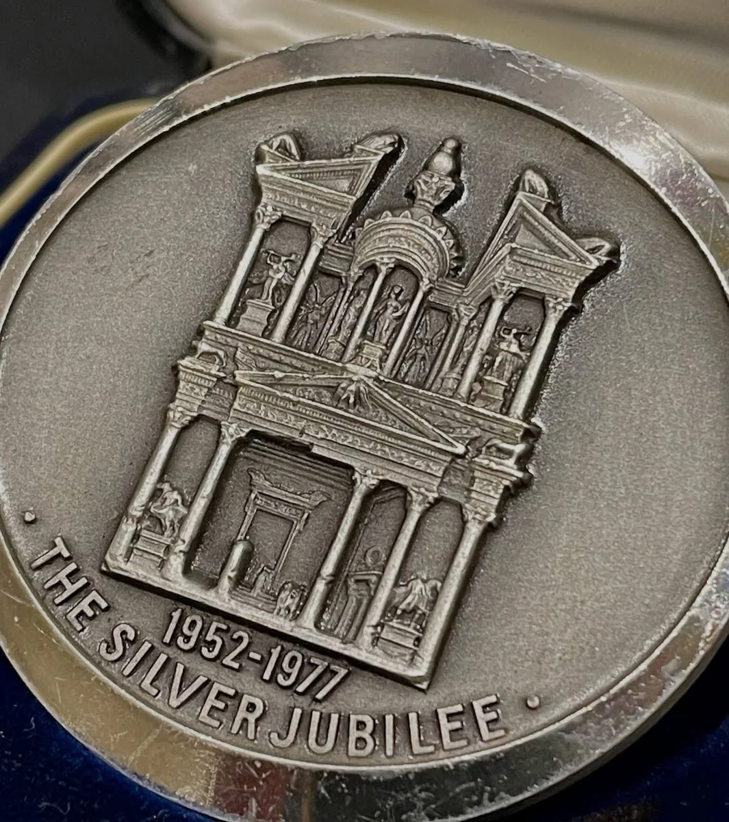 Commemorative Silver Jubilee 1977 25th Anniversary King Hussein Bin Talal - Image 4