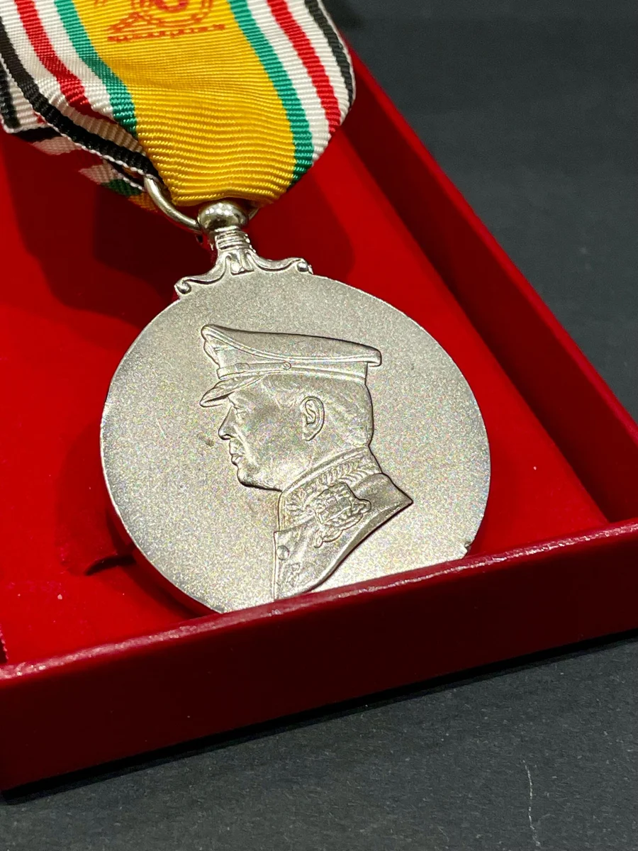 2010 10th Anniversary Commemorative Medal Kind Abdullah II - Image 4