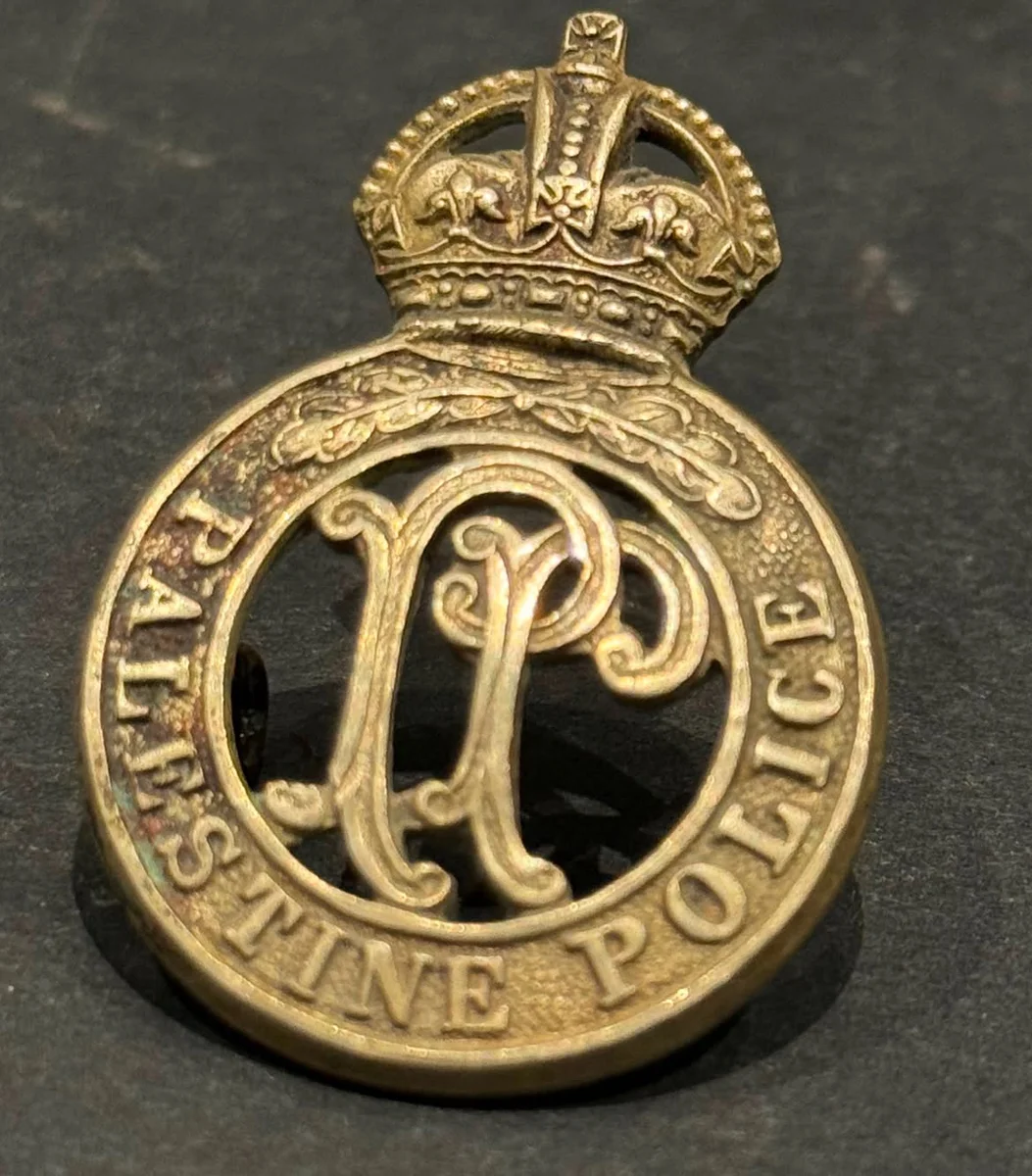 1940 Palestine Police Cap Badge British Mandate - Image 2