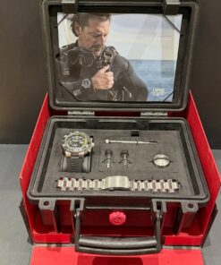 Alternative view of Oris World Of Depths, Aquis Depth Gauge - Full Complete Set